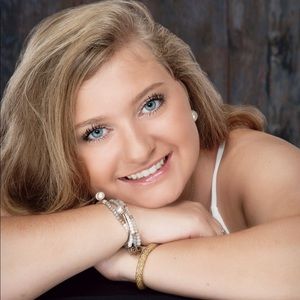 Meet your Posher, Taya